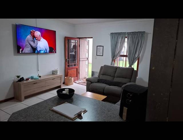 2 BEDROOM PROPERTY TO RENT IN VREDENBERG